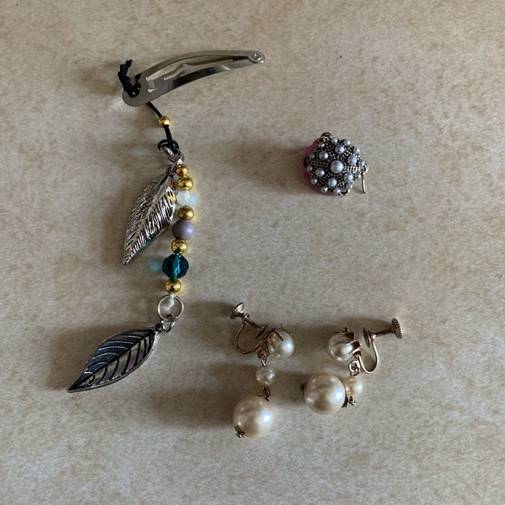 Vintage screw on pearl Earrings long lot of 4 jewelry items